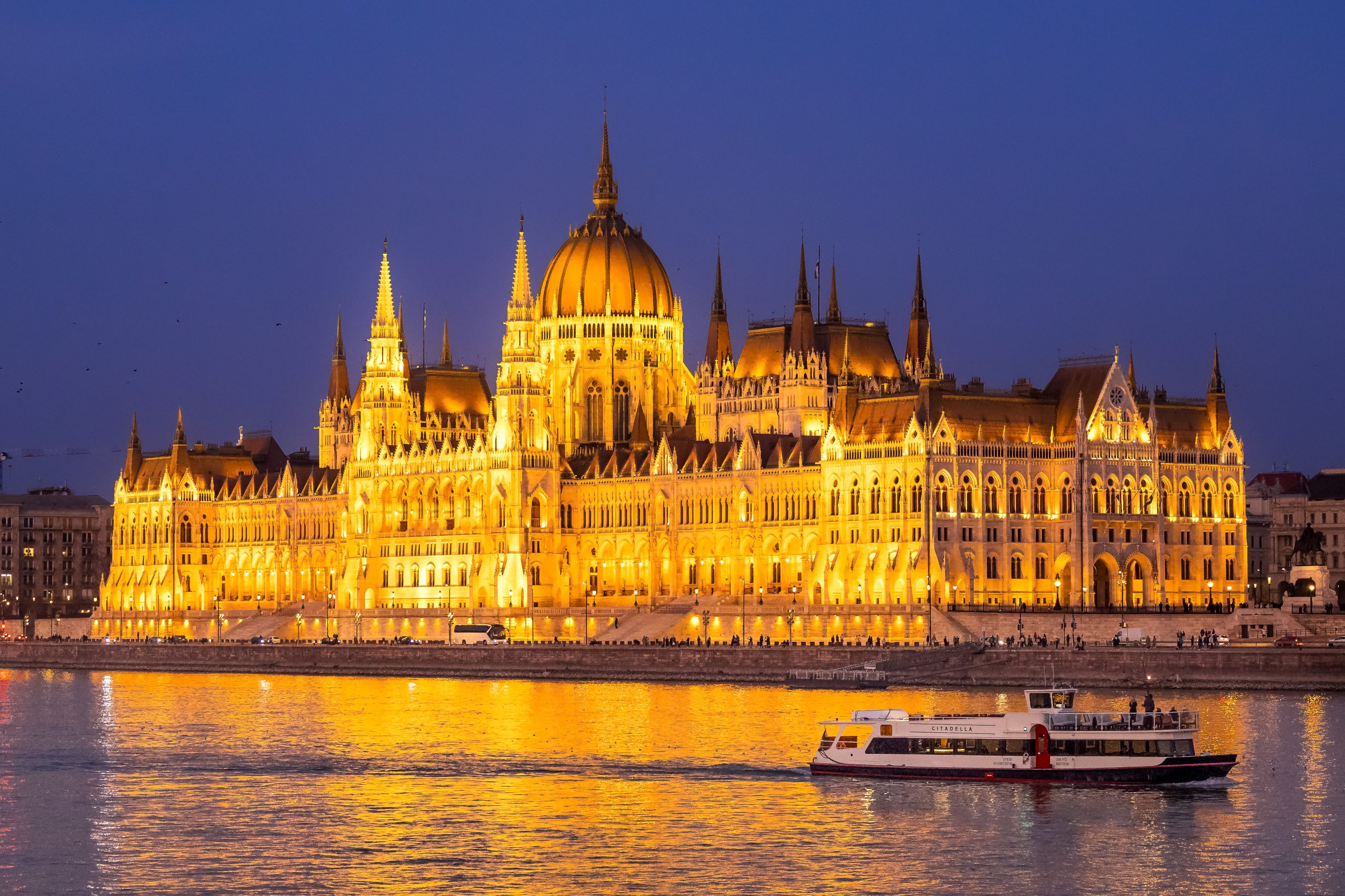 Budapest Citadella Sightseeing Boat Hungarian Parliament